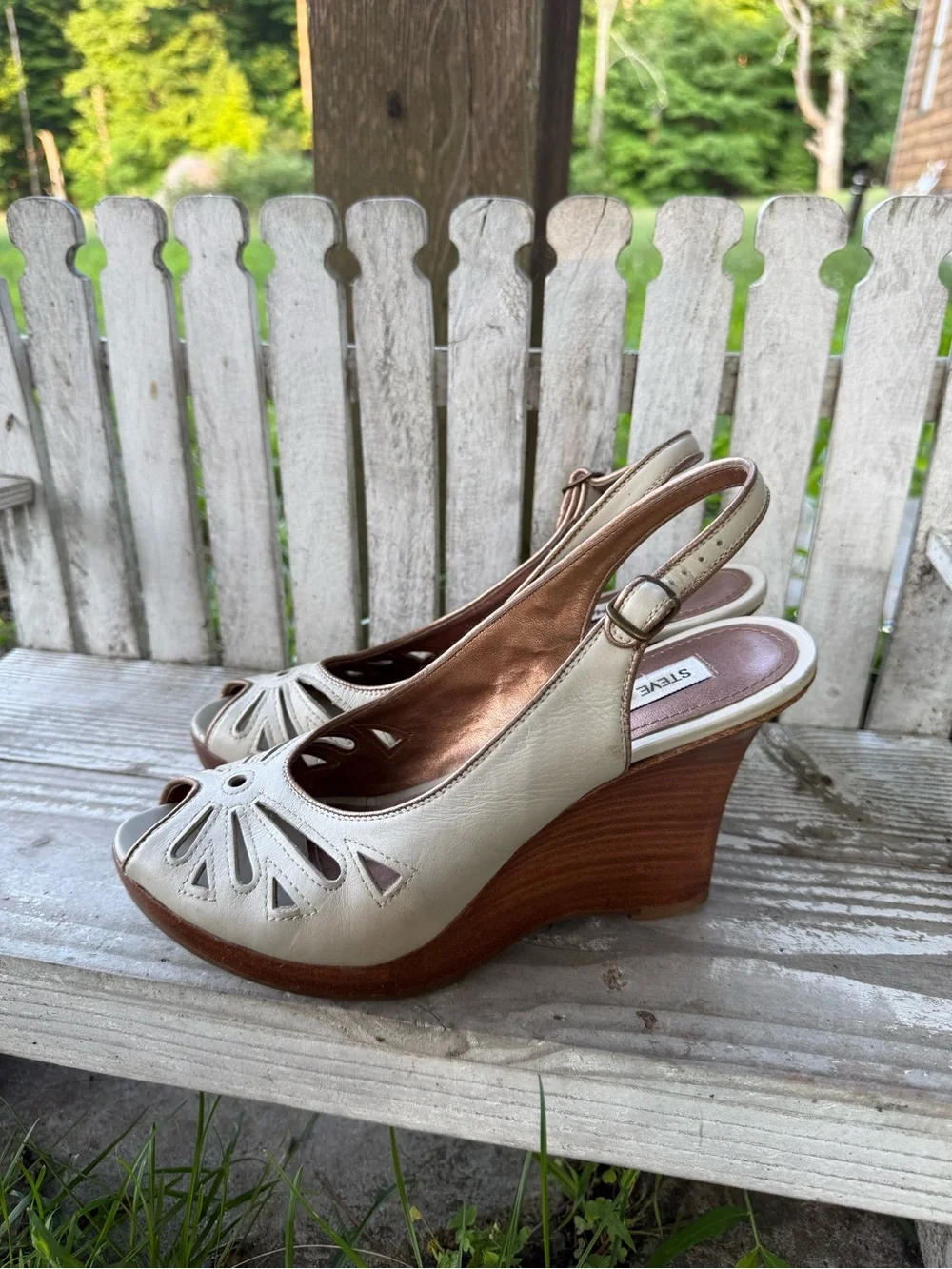VTG Steve Madden “Agrie” Cream Slingback Wedge Sandals